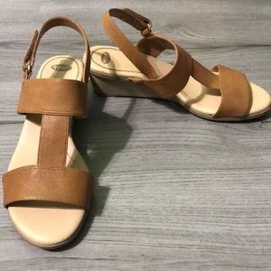 Dr.Scholl’s Tan Wedges